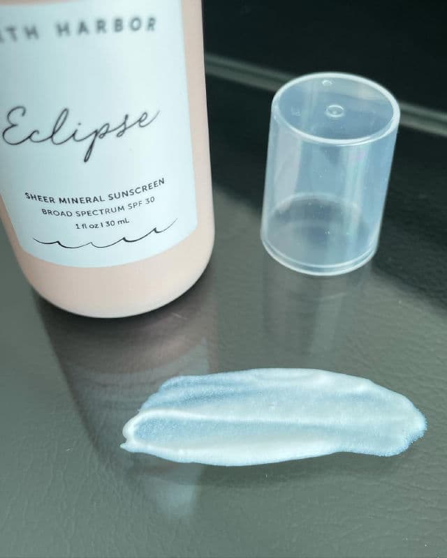 Earth Harbor Naturals Eclipse Sheer Mineral Sunscreen Broad Spectrum SPF 50 review photo by HeidiD