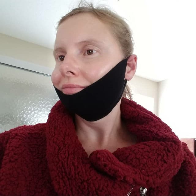 Avajar Perfect V Lifting Premium Mask review photo by Hendrika01