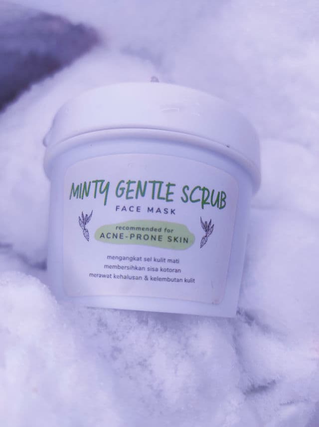 Saturday Looks Minty Gentle Scrub Face Mask review photo by Hesvara