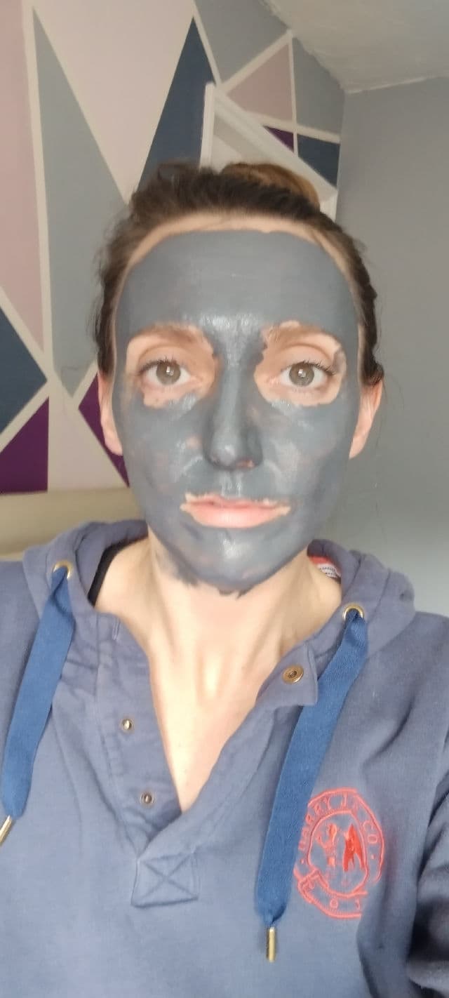 L'Oreal Paris Pure Clay Detoxifying + Brightening Charcoal Mask review photo by HkD1984