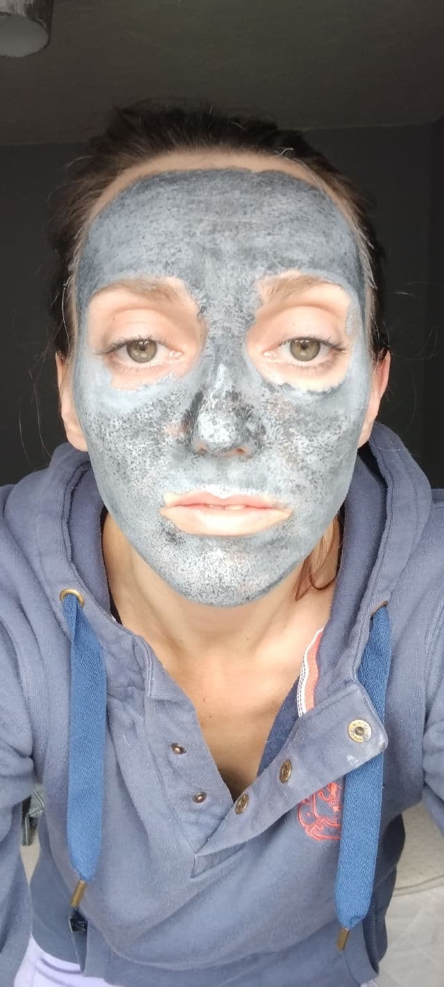 L'Oreal Paris Pure Clay Detoxifying + Brightening Charcoal Mask review photo by HkD1984