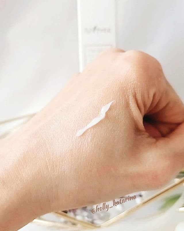 ISNTREE TW-Real Eye Cream review photo by Hollykatarina
