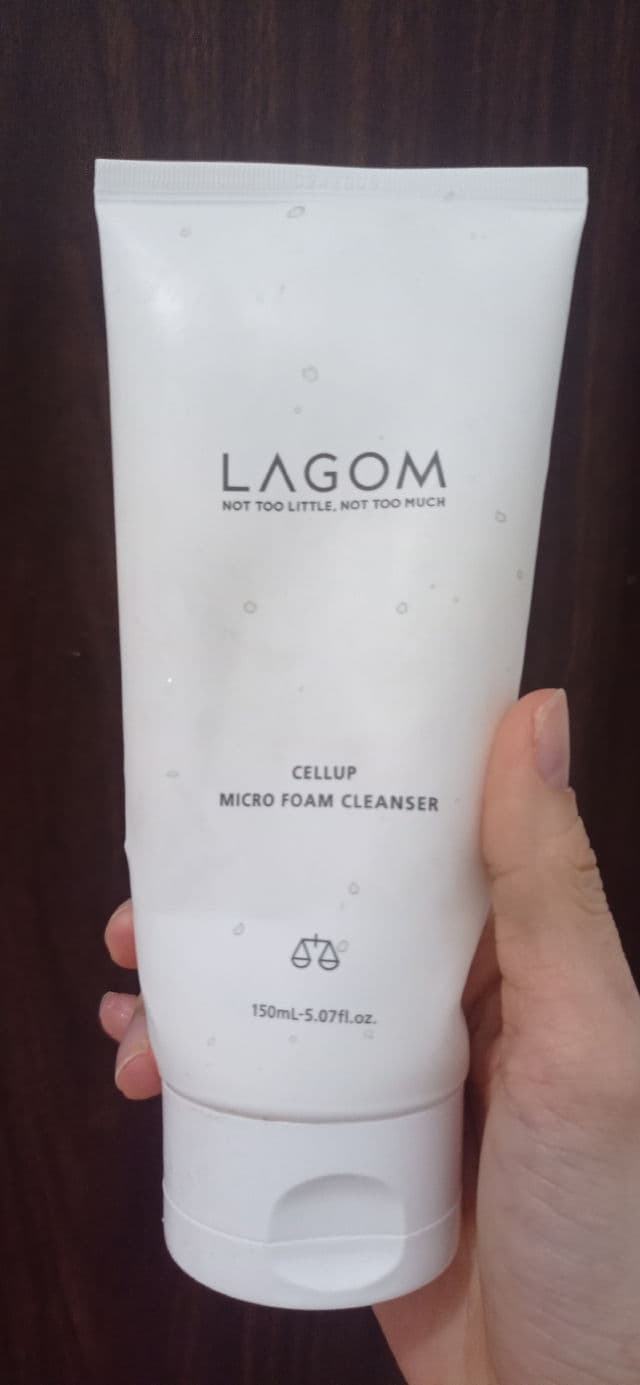 Lagom Cellup Micro Foam Cleanser review photo by Hollykatarina