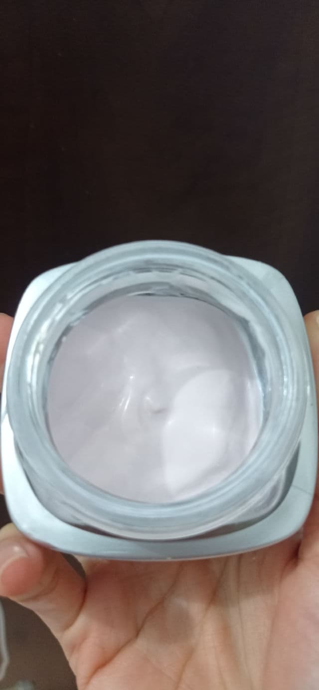 L'Oreal Paris White Perfect Clinical Day Cream SPF 19 PA++ review photo by Hollykatarina