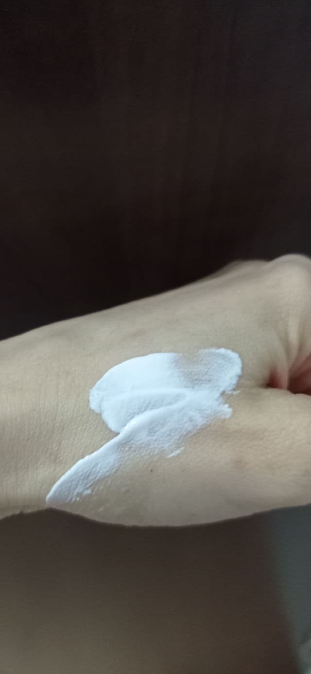 L'Oreal Paris White Perfect Clinical Day Cream SPF 19 PA++ review photo by Hollykatarina