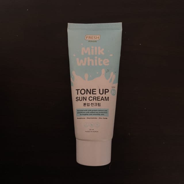 Fresh Skinlab Milk White Tone Up Sun Cream SPF30 review photo by itsaboutkeith