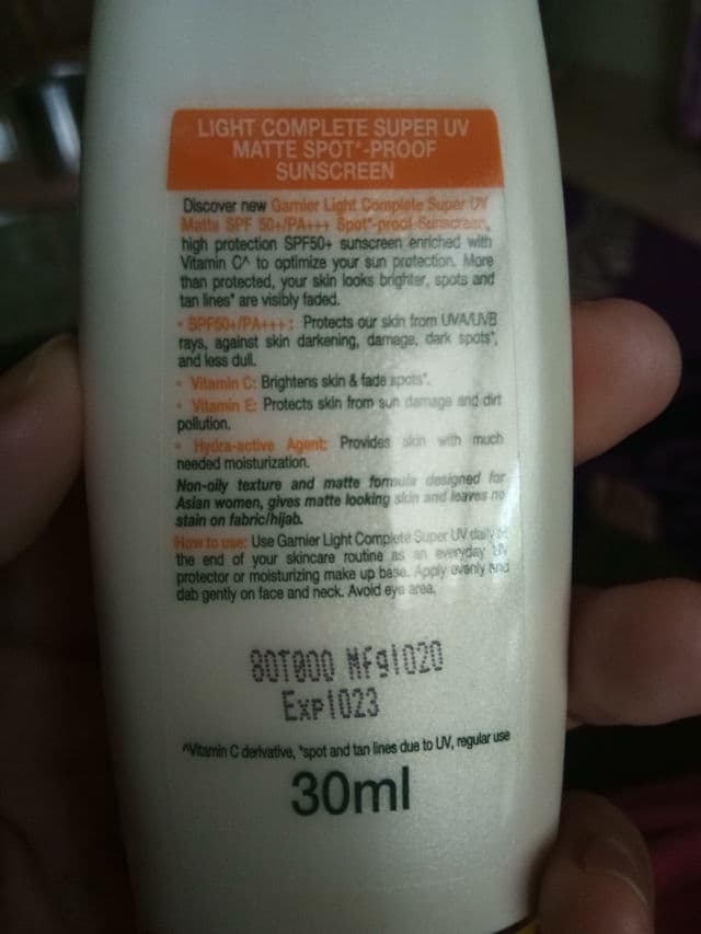 Garnier Light Complete Super UV Natural SPF 50 review photo by Wistri
