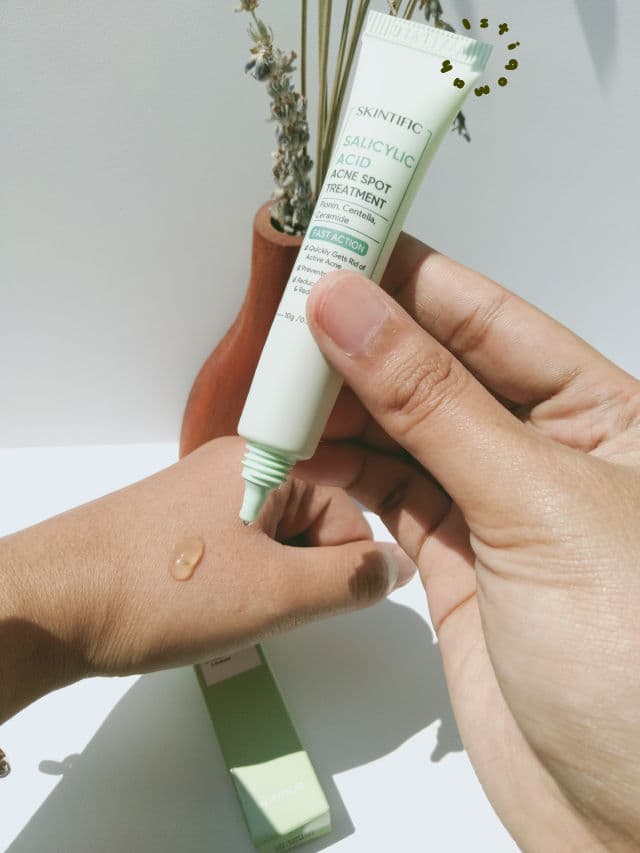 Skintific 2% Salicylic Acid Acne Spot Treatment Gel review photo by Istiqomah