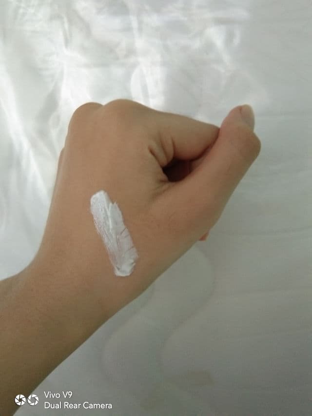 Olay Total Effects 7-in-1 Anti-Aging UV Moisturizer Plus Touch of Foundation review photo by Itsnatalie