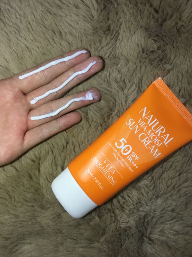 3wClinic Natural Vita Moist Sun Cream SPF50+ PA+++ review photo by Ivylinda