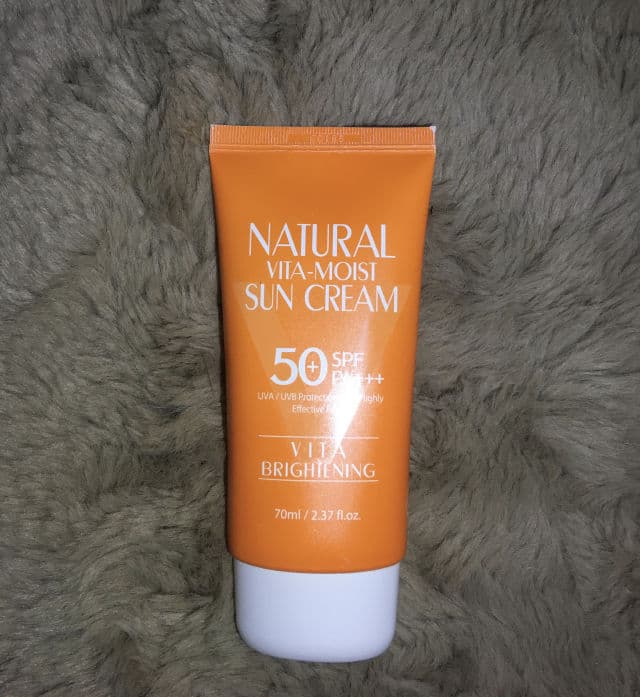 3wClinic Natural Vita Moist Sun Cream SPF50+ PA+++ review photo by Ivylinda
