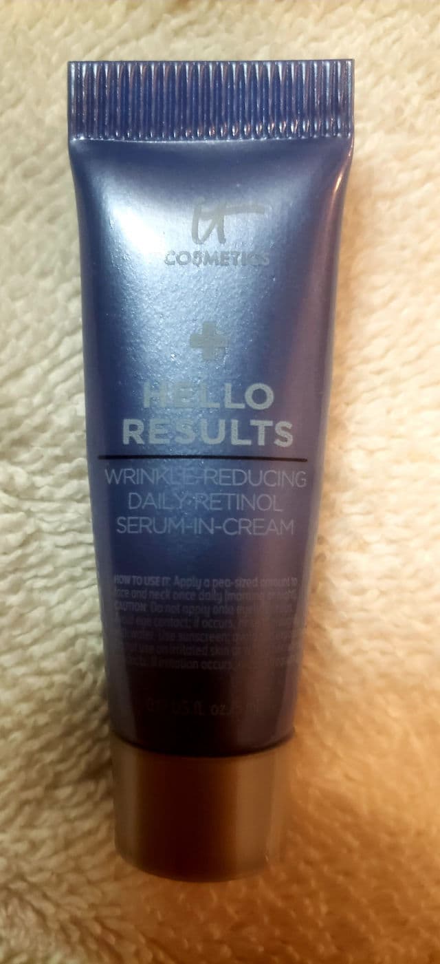 It Cosmetics Hello Results Wrinkle-Reducing Daily Retinol Serum-in-Cream review photo by JamieLeAnn