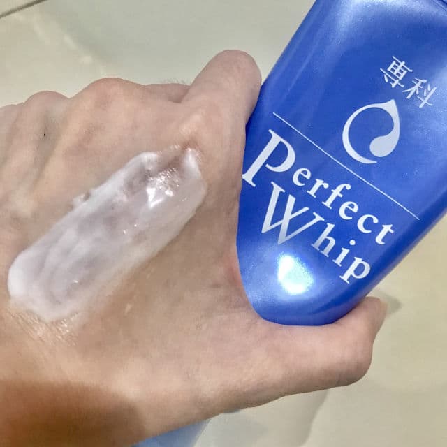 Senka Perfect Whip Cleansing Foam review photo by Janetliono