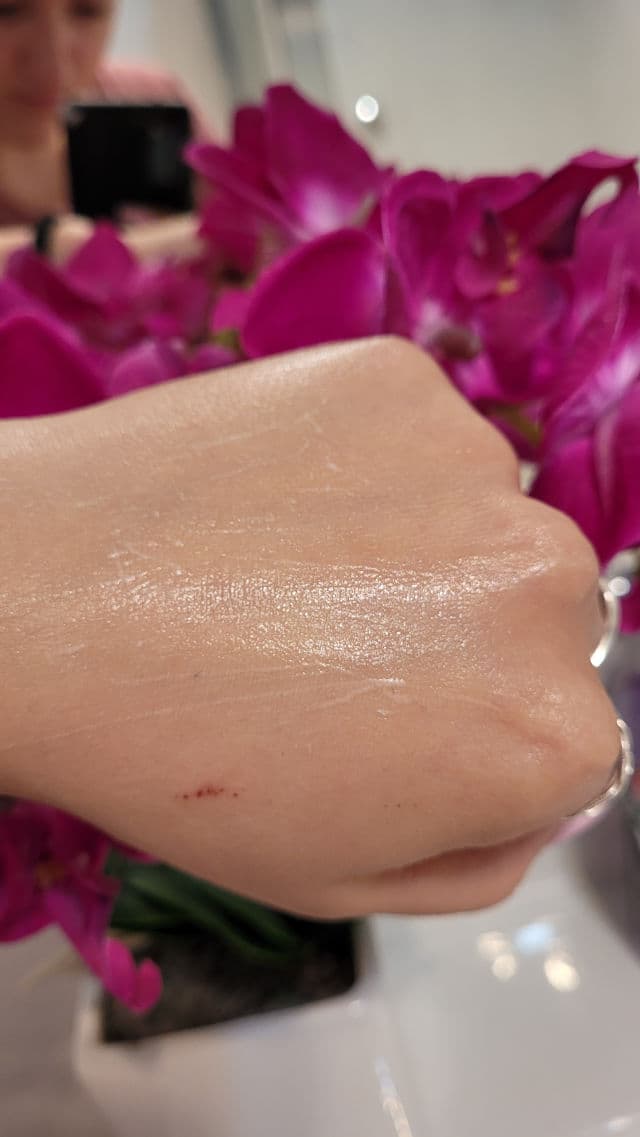 Somethinc AHA 7%, BHA 1%, PHA 3% Weekly Peeling Solution review photo by JelenaaJekkii