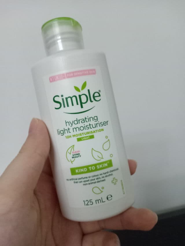 Simple Kind to Skin Hydrating Light Moisturiser for Dry Skin review photo by JenLo