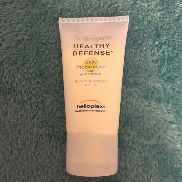 Neutrogena Healthy Defense Daily Moisturizer SPF 50 with Helioplex review photo by Jenviz08