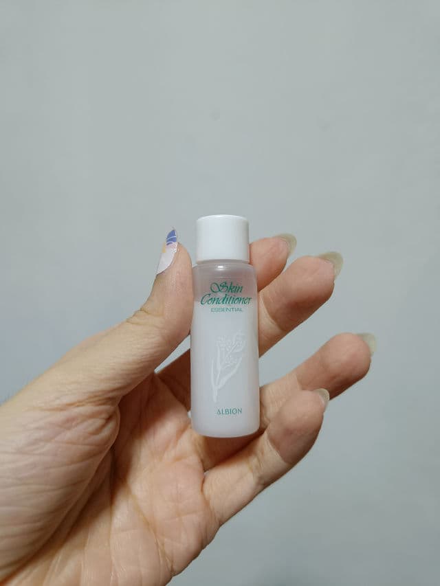 Albion Skin Conditioner review photo by Jenxel