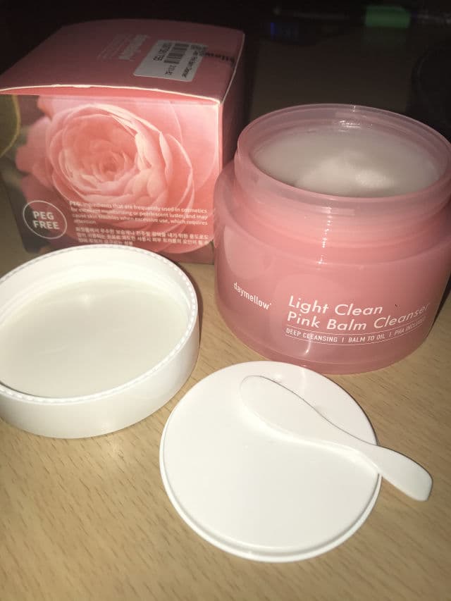DAYMELLOW Light Clean Pink Balm Cleanser review photo by Jhammaey