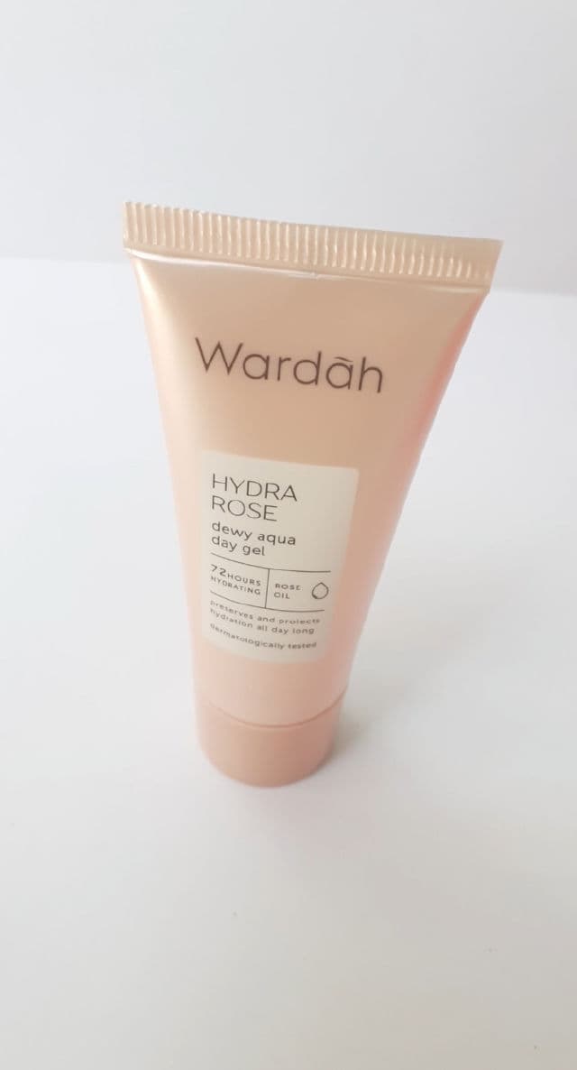 Wardah Hydra Rose Dewy Aqua Day Gel review photo by JuniChan