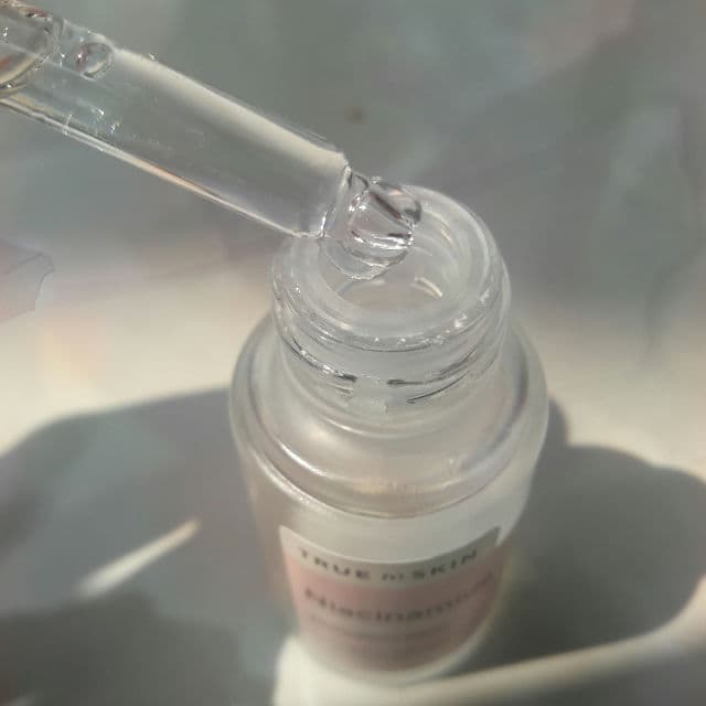 True to Skin Niacinamide Brigthening Serum review photo by Karisma