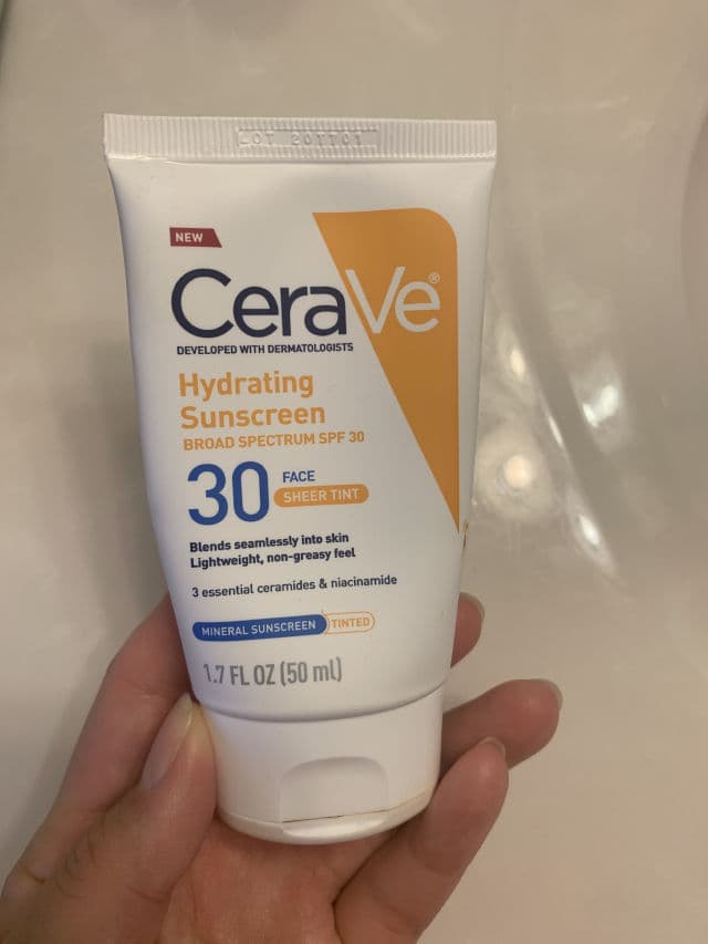 CeraVe Hydrating Sunscreen Broad Spectrum SPF 30 Face Sheer Tint review photo by Katerynabeauty