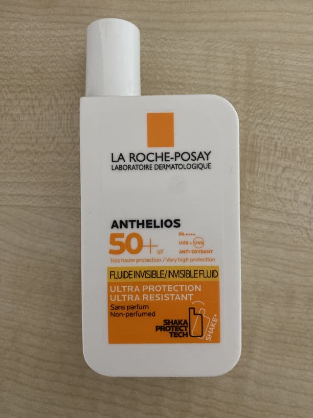 La Roche-Posay Anthelios Shaka Ultra-Light Facial Sun Cream SPF50 review photo by Kayleighskin