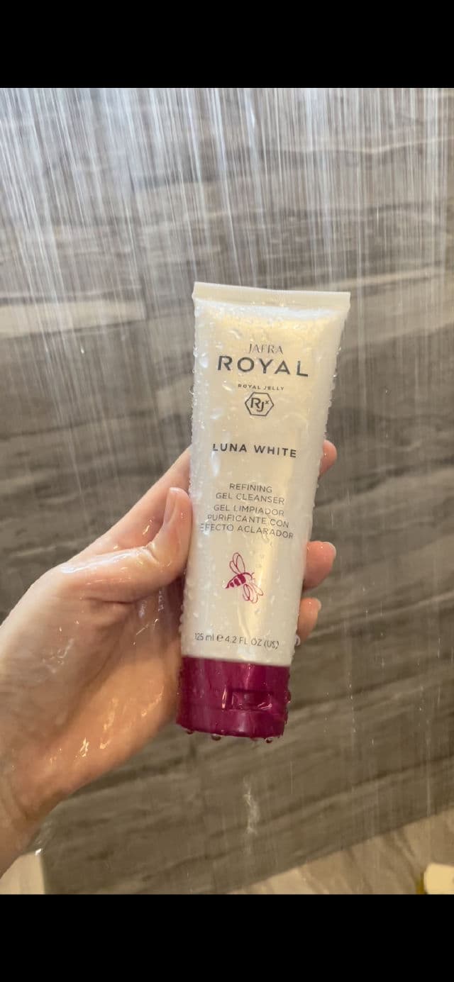 JAFRA Royal Jelly Luna White Refining Gel Cleanser review photo by Keziatabita