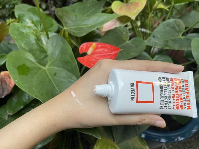 Rovectin Skin Essentials Double Tone-Up UV Protector SPF50+ PA++++ review photo by Kittykoraline