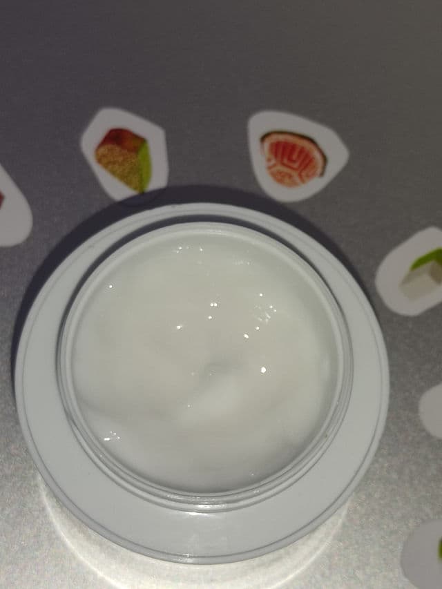 Wardah Lightening Night Cream (Step 2) review photo by LSAlicia