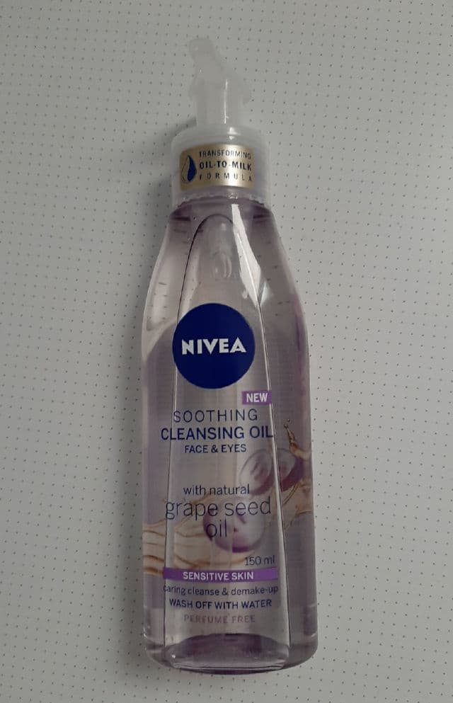 Nivea Soothing Cleansing Oil for Sensitive Skin review photo by LTurak