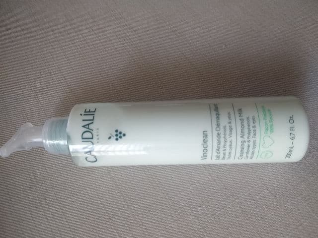 Caudalie Paris Vinoclean Gentle Cleansing Almond Milk review photo by Laki