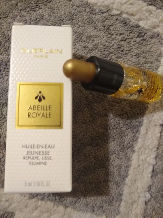 Guerlain Abeille Royale Youth Watery Oil review photo by Laki