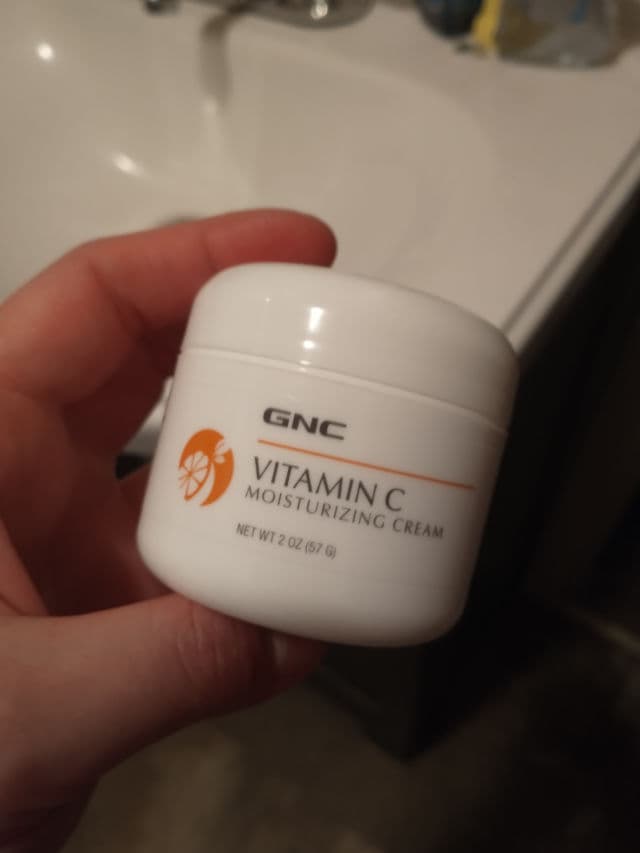 GNC Vitamin C Moisturizing Cream review photo by LeighaBeans