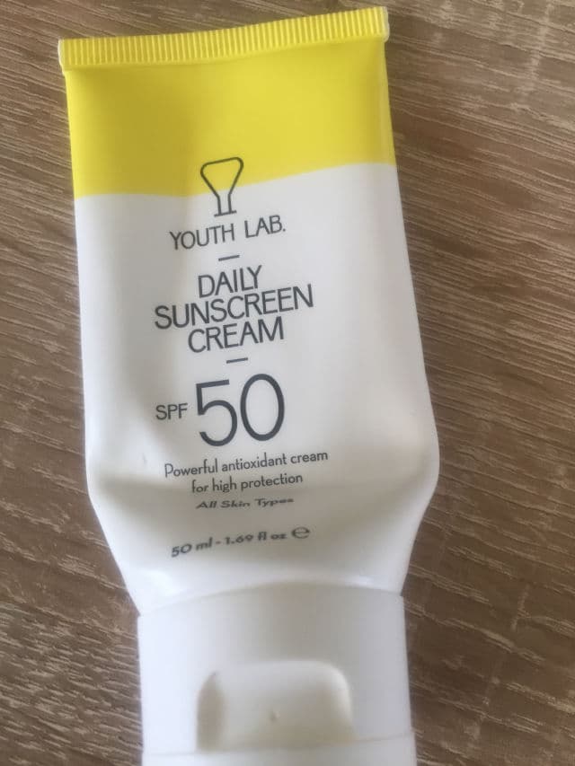 Youth Lab Protector Solar Facial SPF50 Todas la Pieles review photo by Lenia