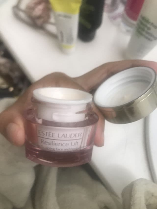 Estee Lauder Resilience Lift Firming/Sculpting Face and Neck Creme SPF 15 review photo by Sarcolynna