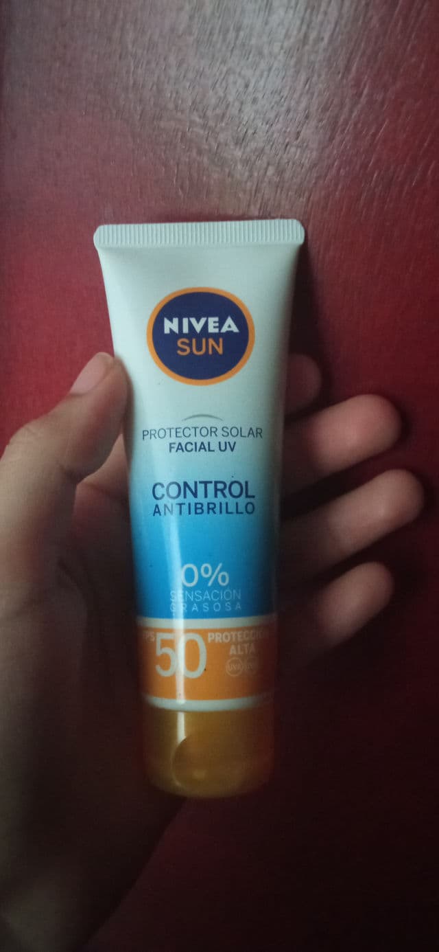 Nivea Sun UV Face Shine Control Cream SPF50 review photo by Mafesanchez