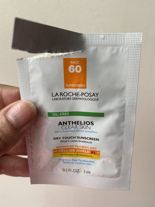 La Roche-Posay Anthelios Clear Skin Oil Free Sunscreen SPF 60 review photo by Mareenap