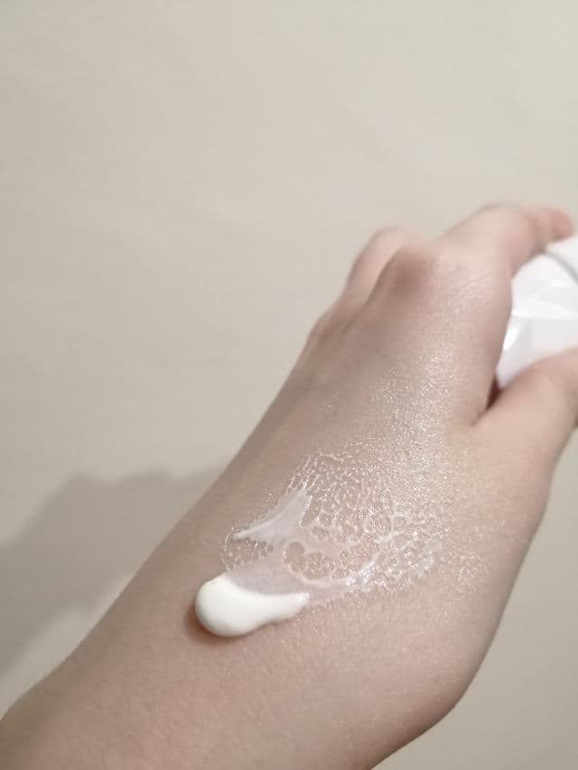 Allie Extra UV Gel SPF50 + PA ++++ review photo by Masktery