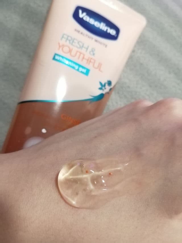 Vaseline Fresh & Youthful Whitening Gel review photo by Masktery