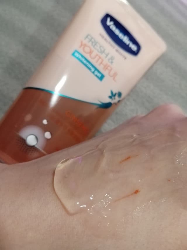 Vaseline Fresh & Youthful Whitening Gel review photo by Masktery