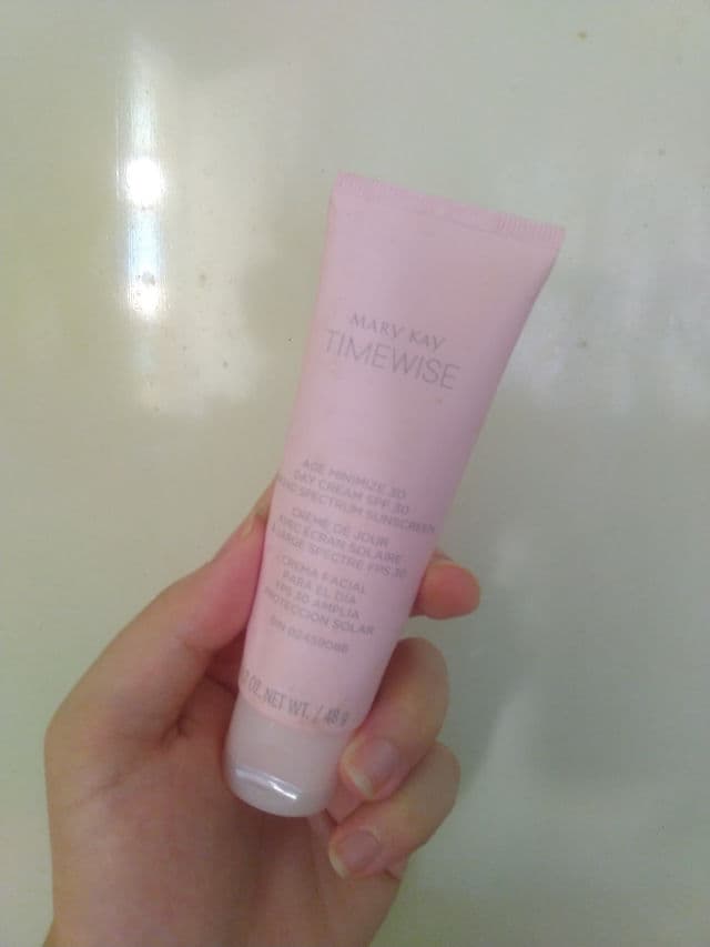 Mary Kay TimeWise® Age Minimize 3D® Day Cream SPF 30 Broad Spectrum Sunscreen Combination Oily review photo by Mauchie