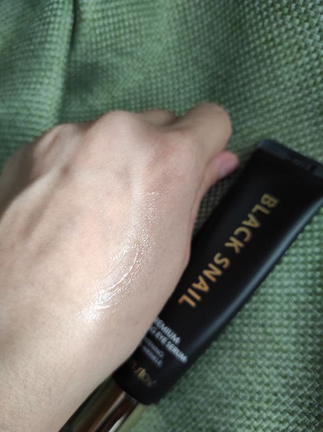 Farmstay Black Snail Premium Eye Cream review photo by Mavle