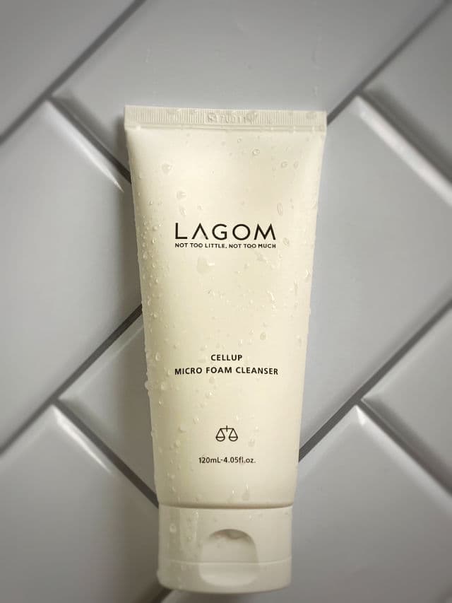 Lagom Cellup Micro Foam Cleanser review photo by Mayzeey