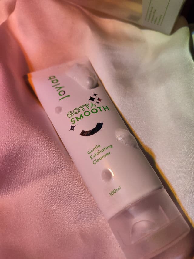 Joylab Gotta Smooth Gentle Exfoliating Cleanser review photo by Michico