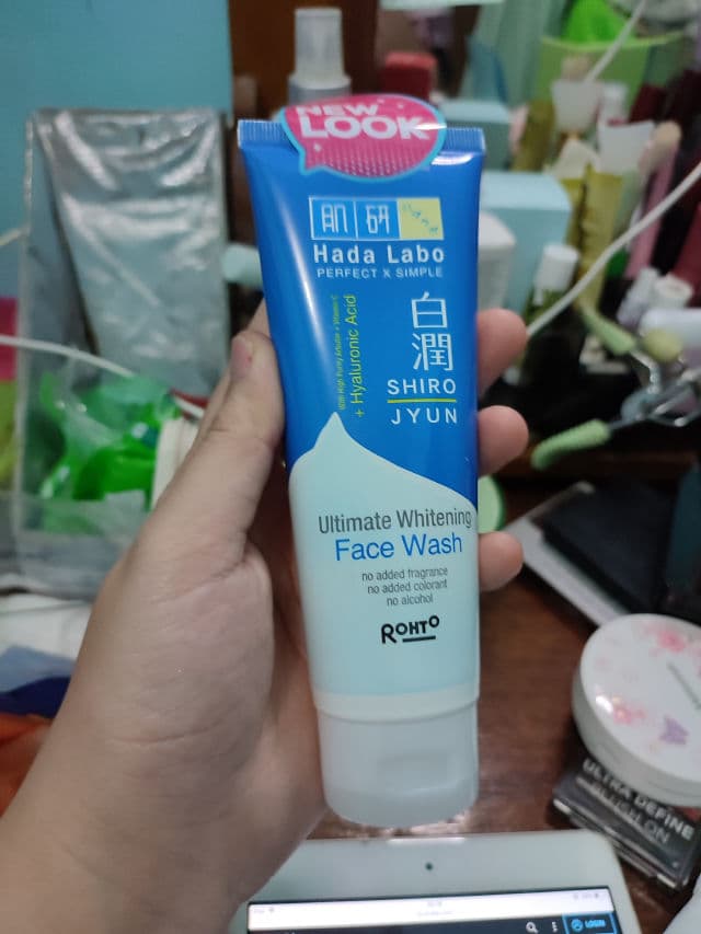 Hada Labo Shirojyun Ultimate Whitening Face Wash review photo by Michico