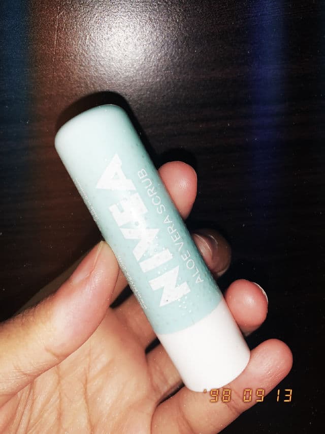 Nivea 2 in 1 Aloe Vera Caring Lip Scrub review photo by MieraSyaf