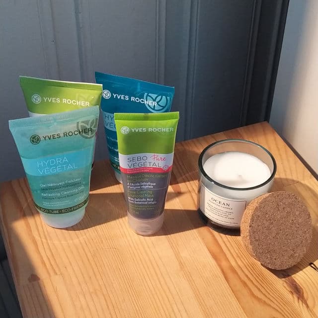 YVES ROCHER Masque Desincrustant au Charbon review photo by Minminnn