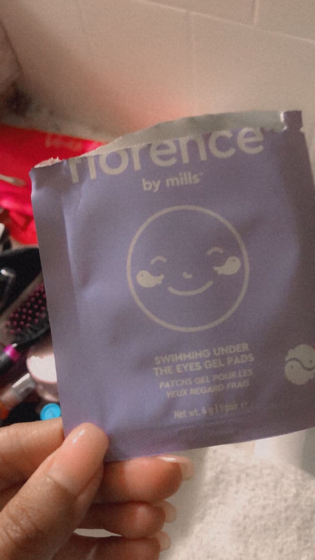 florence by mills Swimming Under The Eyes Gal Pads review photo by MissInterstella