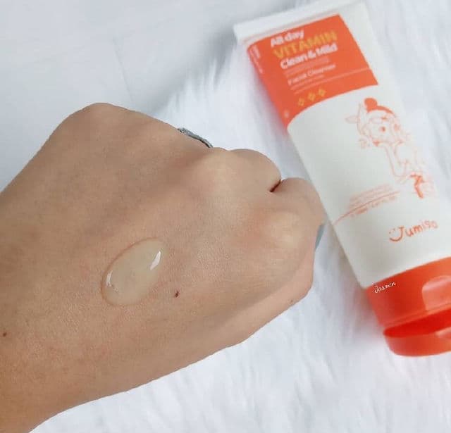 Jumiso All Day Vitamin Clean & Mild Facial Cleanser review photo by MissJazzy