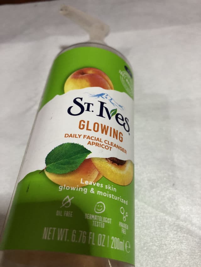 St. Ives Glowing Apricot Face Wash  review photo by Mmperez